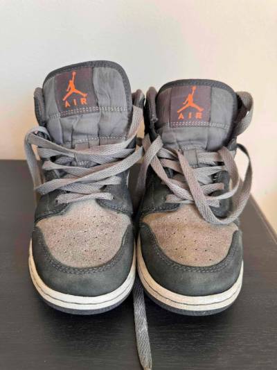 Zapatillas Air Jordan grises - miniatura 1