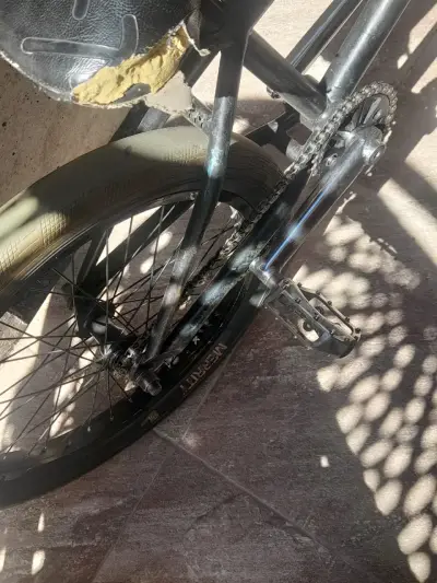 Bicicleta BMX negra usada - miniatura 3