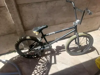 Bicicleta BMX negra usada - miniatura 5