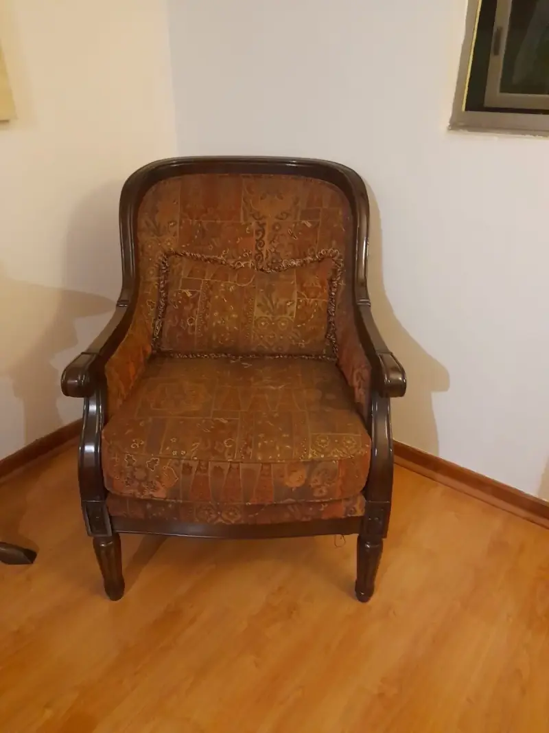 Sitial de madera estilo clásico