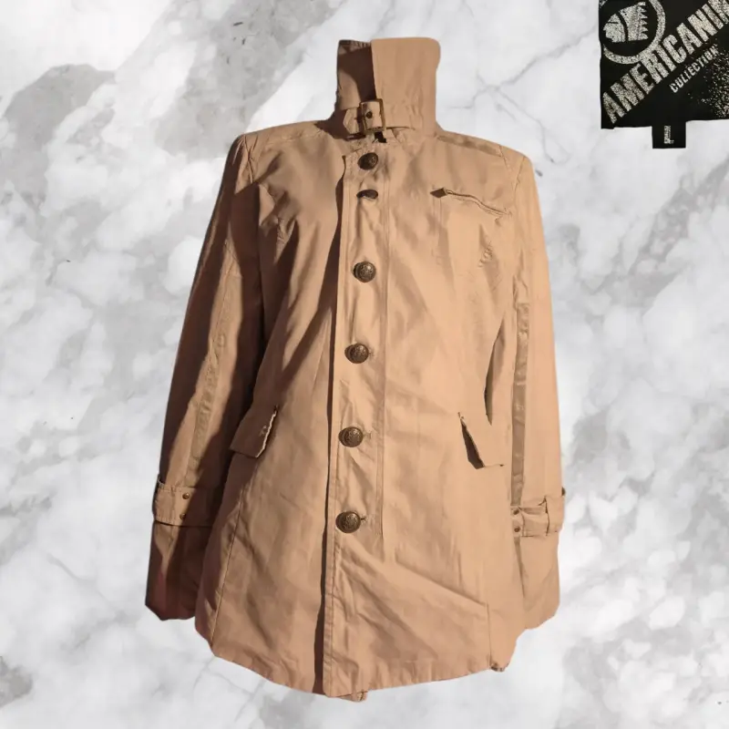 Chaqueta beige con botones - 2