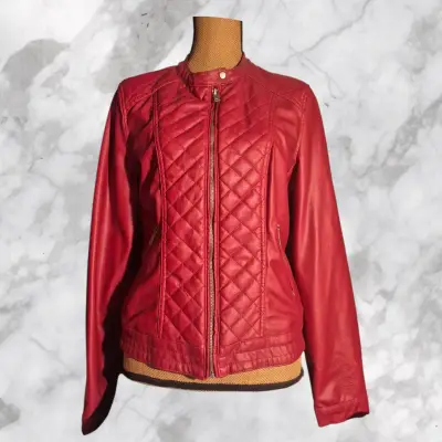 Chaqueta roja de cuerina - miniatura 2
