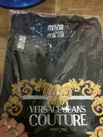 Polera Versace Jeans y más modelos - miniatura 1