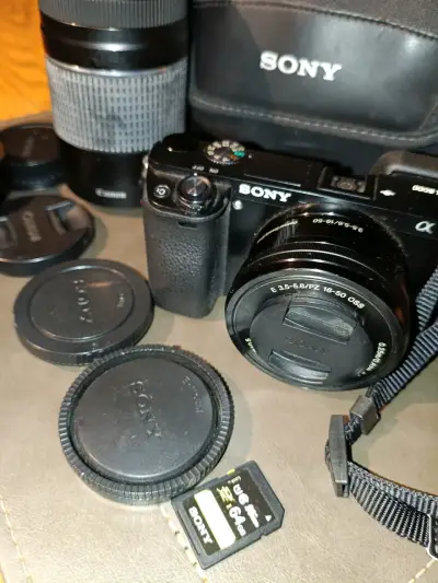 Cámara Sony Alpha con accesorios - miniatura 1