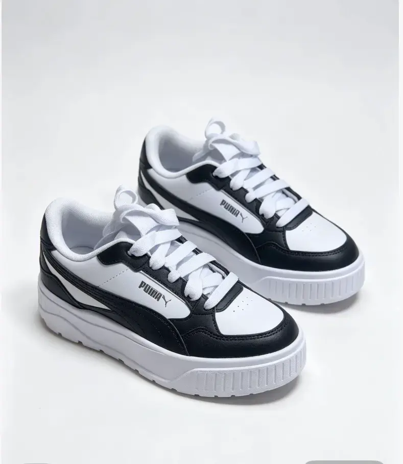 Zapatillas deportivas blancas y negras