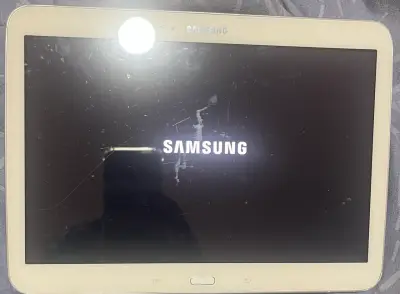 Tableta Samsung usada - miniatura 1