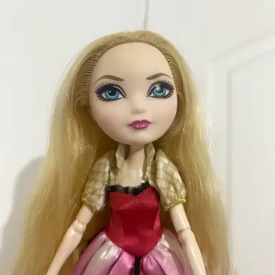 Muñeca Apple white incompleta Ever After High - miniatura 2