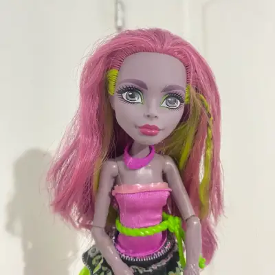 Muñeca Marisol Monster High sin accesorios y mano - miniatura 2