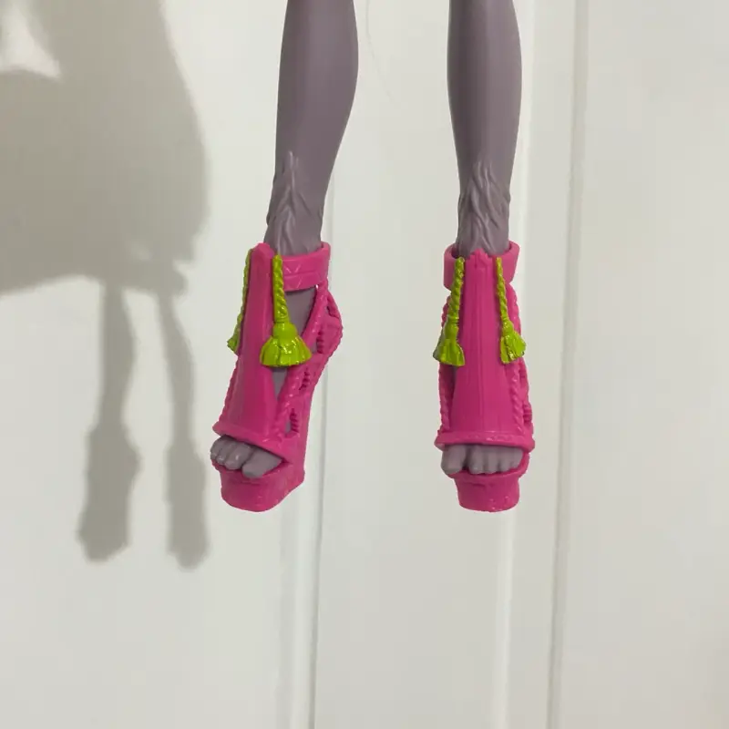 Muñeca Marisol Monster High sin accesorios y mano - 4