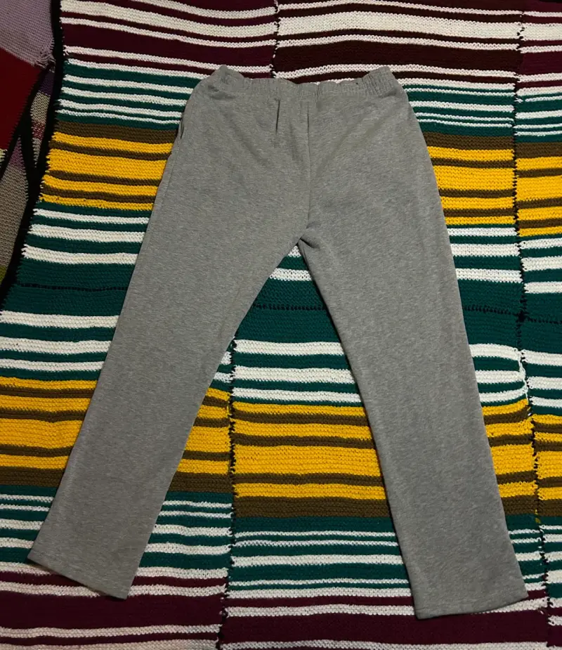 Pantalones deportivos grises - 2