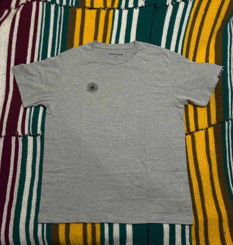 Polera gris de manga corta - 1