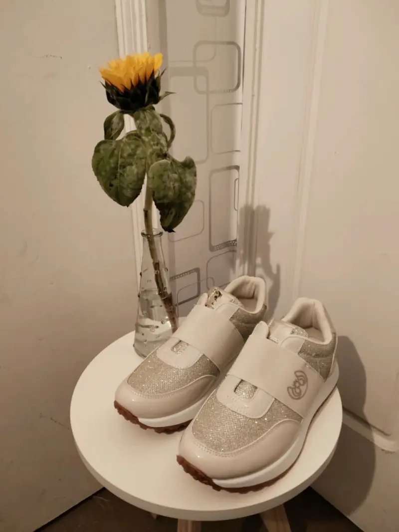 Zapatillas estilo deportivo doradas - 1