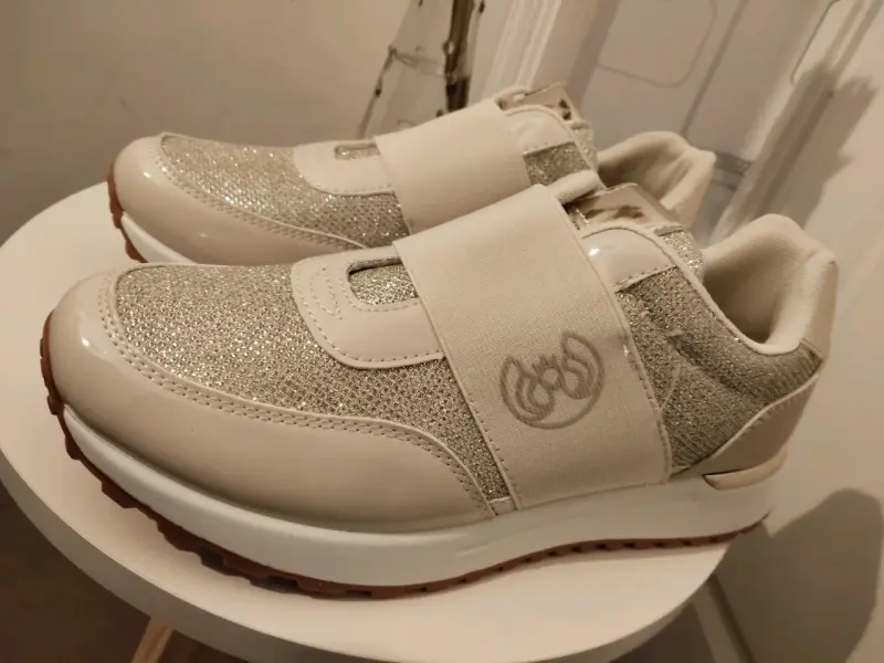 Zapatillas estilo deportivo doradas - 2
