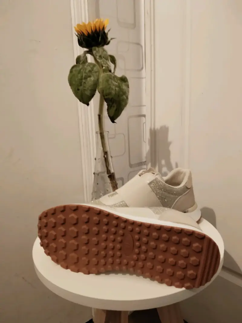 Zapatillas estilo deportivo doradas - 3