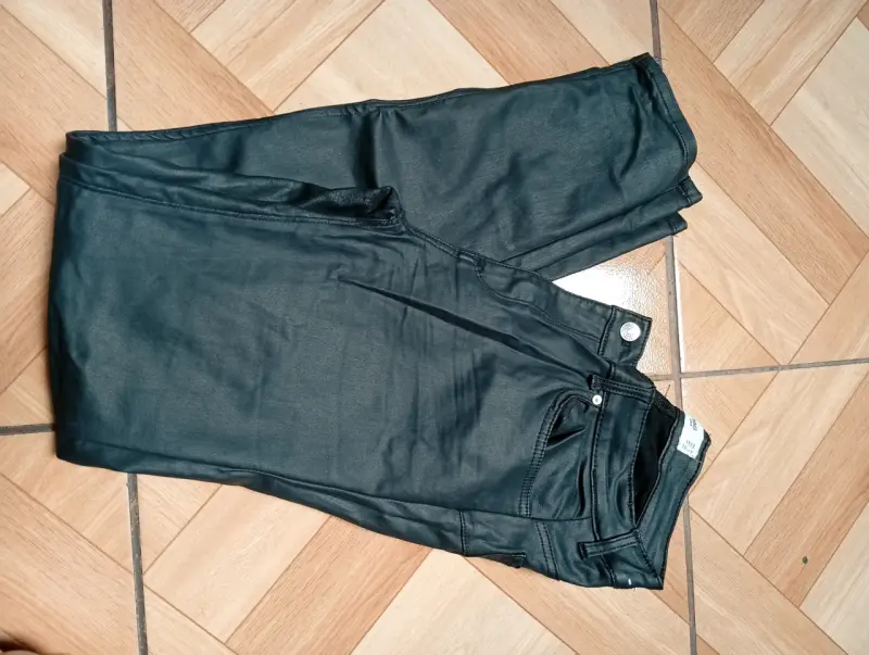 Pantalones negros de mujer