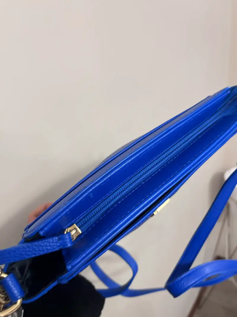 Cartera Tommy azul con correa ajustable - 4