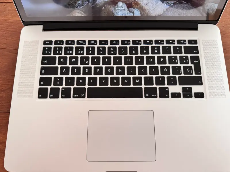 Laptop Apple MacBook Pro 15 pulgadas - 3