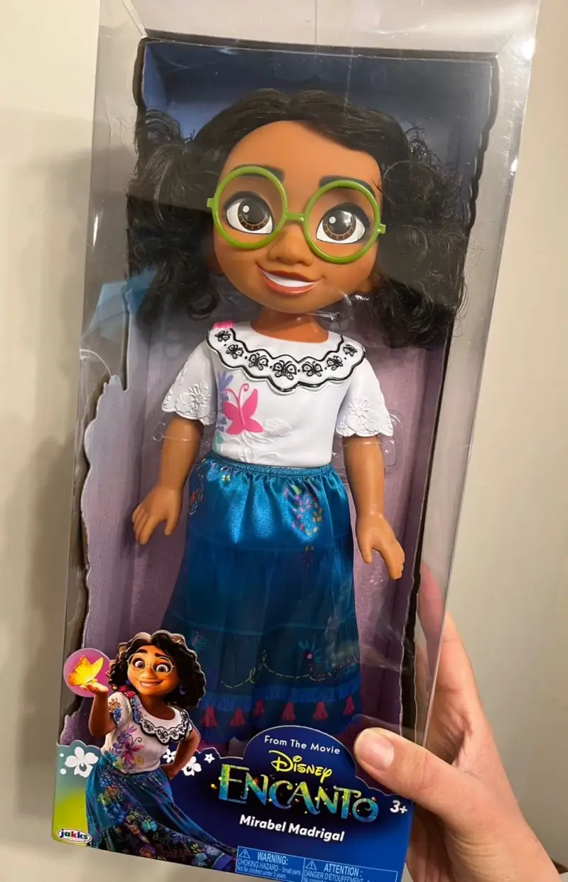 Muñeca Mirabel Madrigal Encanto - 1