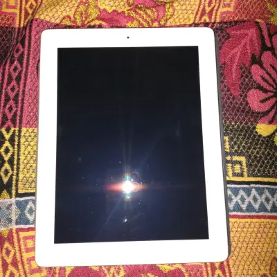 Tablet blanca usada - miniatura 1