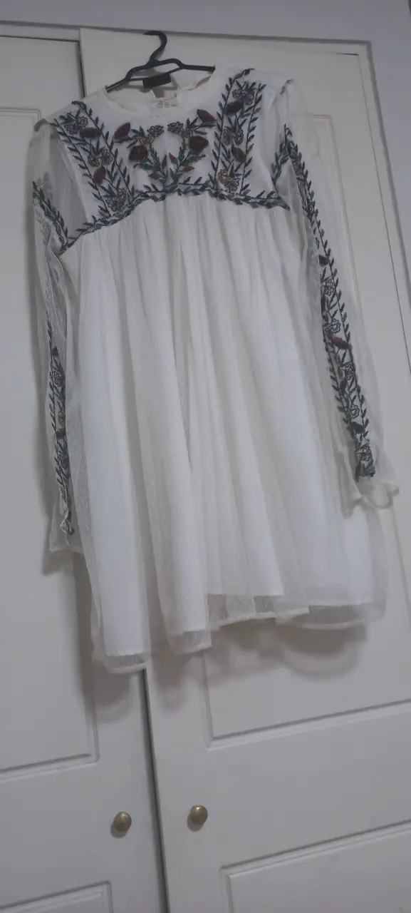 Vestido blanco bordado floral