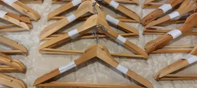 Perchas de madera resistente - miniatura 2