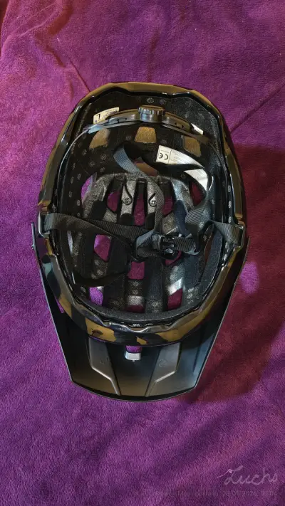 Casco de ciclismo negro - miniatura 1