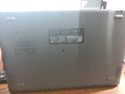 Laptop ASUS con teclado numérico - miniatura 2