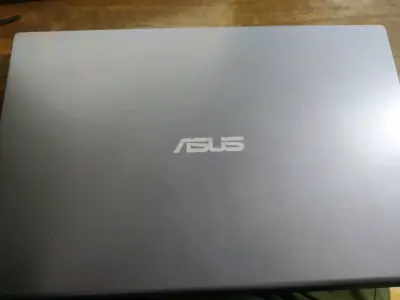 Laptop ASUS con teclado numérico - miniatura 5