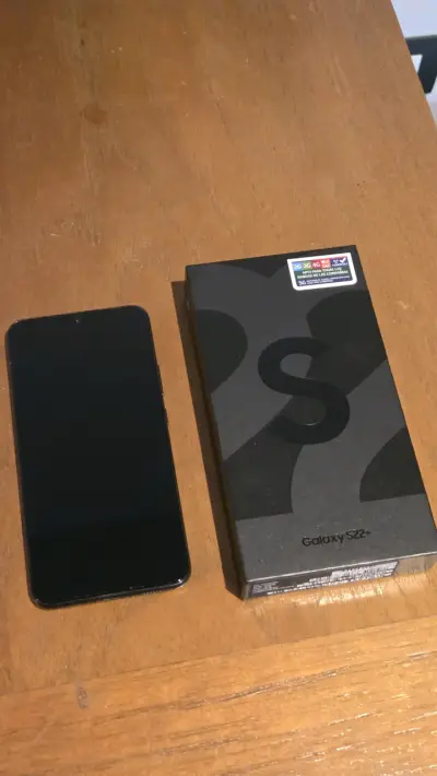 Smartphone Galaxy S22+ con caja - miniatura 1
