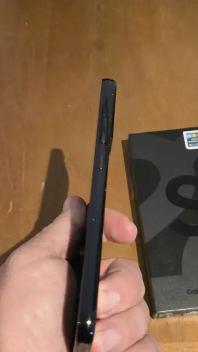 Smartphone Galaxy S22+ con caja - miniatura 6