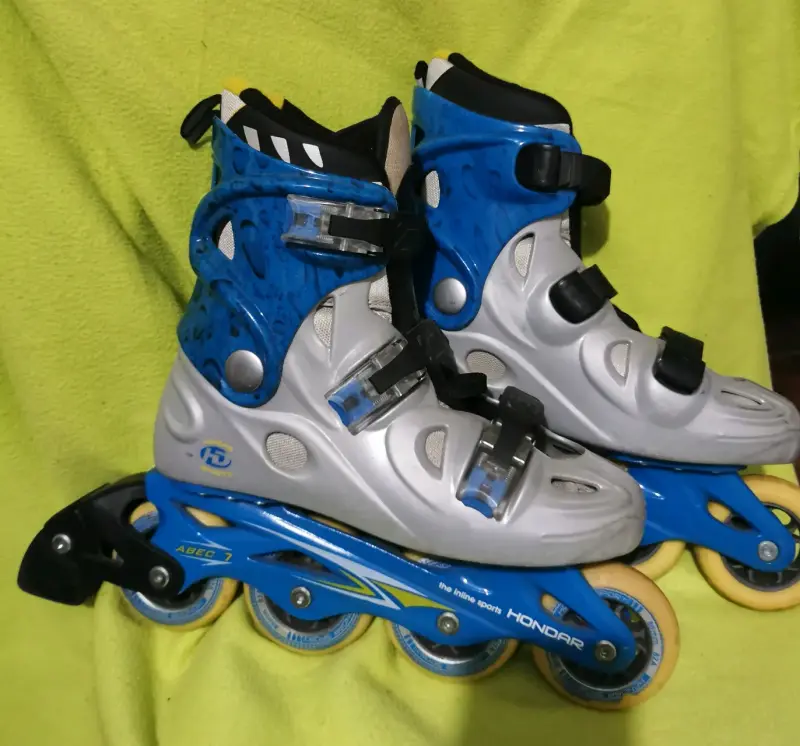 Patines en línea azul y gris