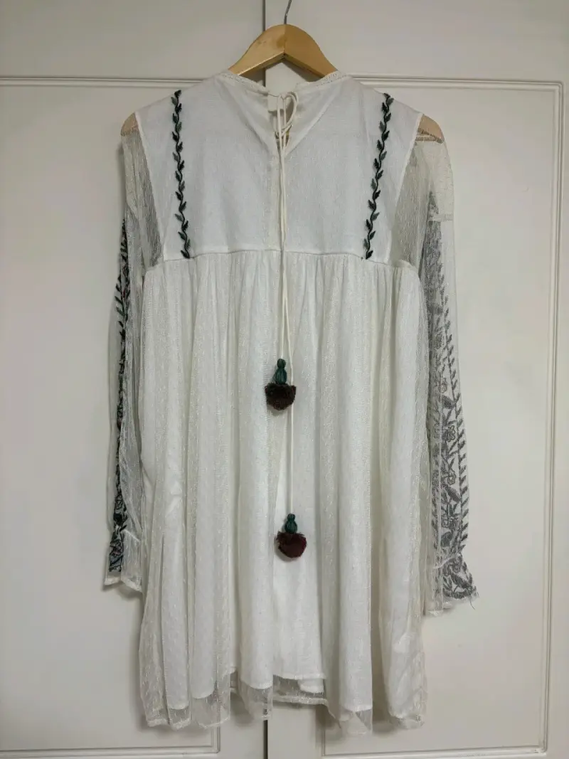 Vestido blanco bordado floral - 2
