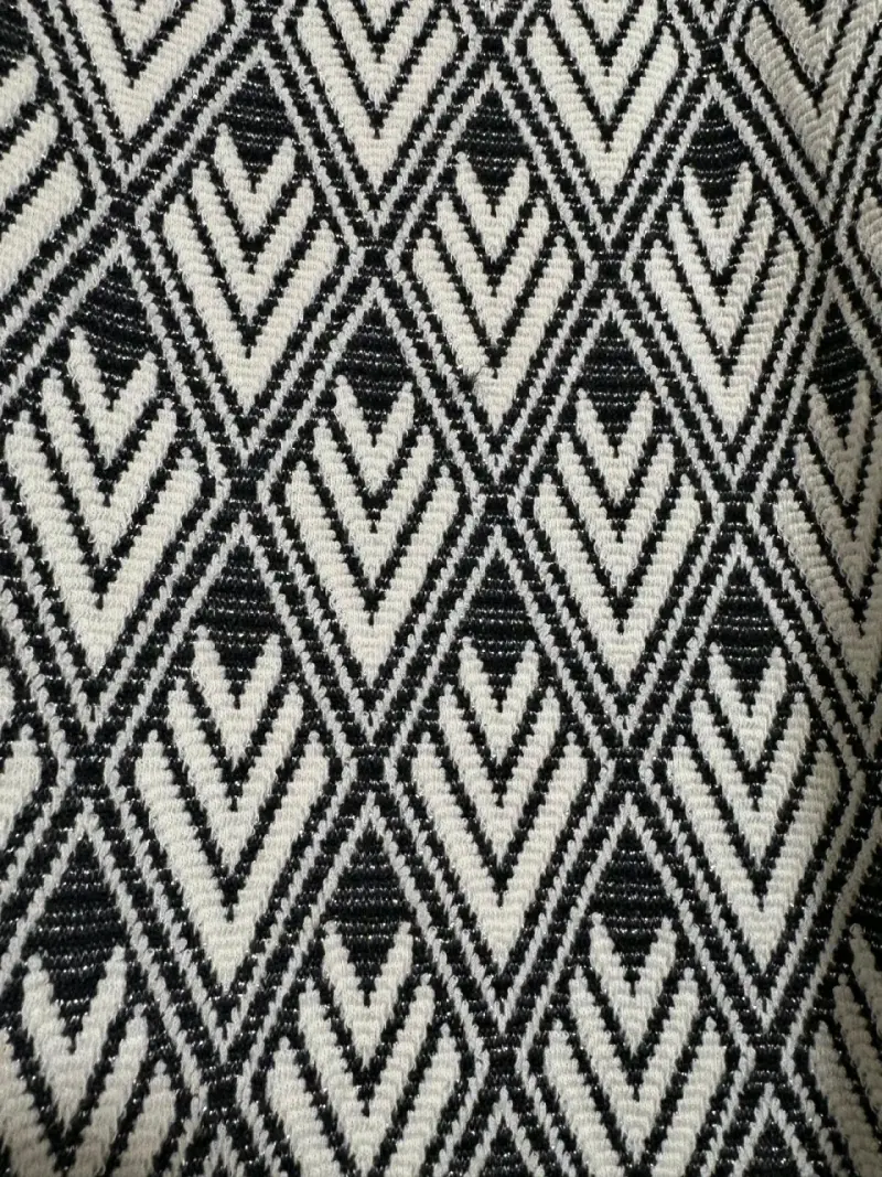 Vestido con diseño geométrico - 4