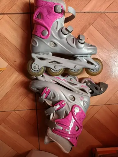 Patines en línea rosas y grises - miniatura 1