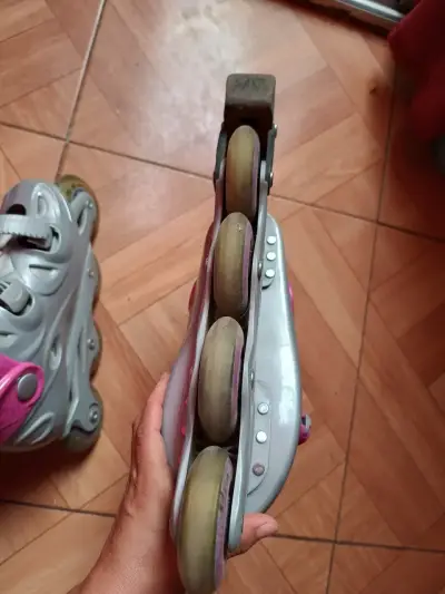Patines en línea rosas y grises - miniatura 3