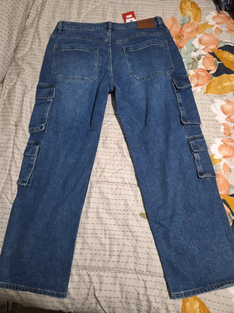 Jeans cargo azul con etiquetas - 3