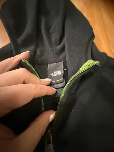Polar fleece negro con gorro - miniatura 3