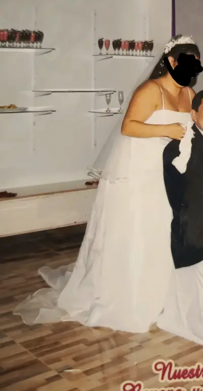 Vestido de novia blanco elegante - miniatura 3