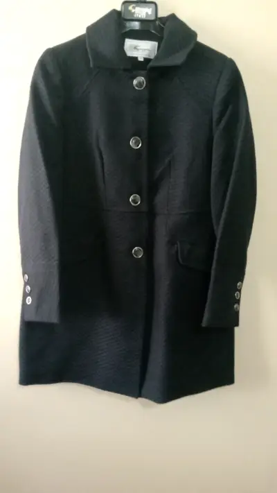 Abrigo negro elegante - miniatura 1
