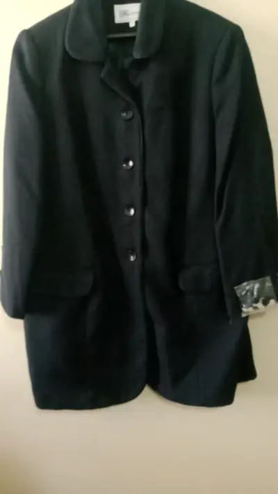 Abrigo negro elegante - miniatura 2