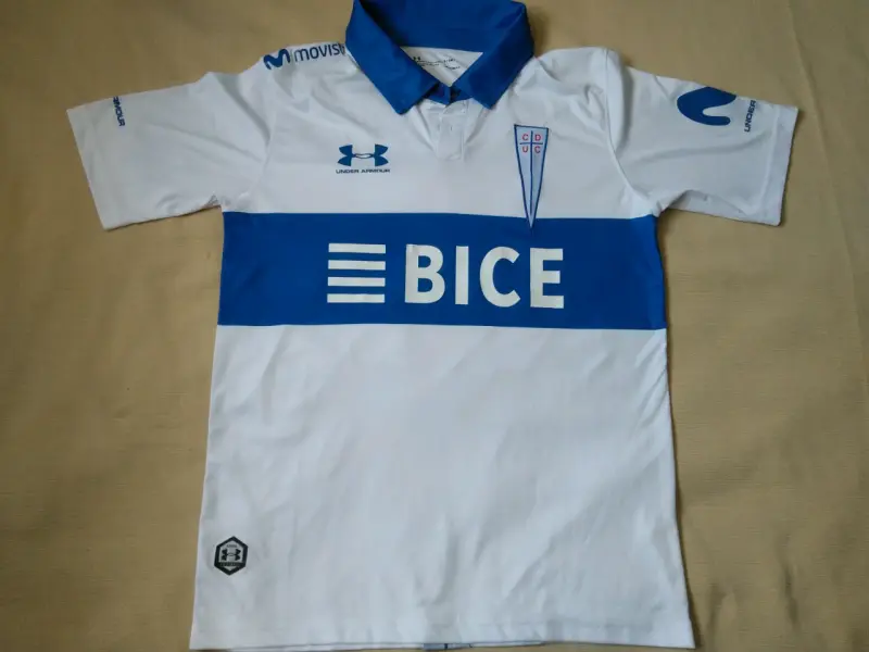 Camiseta fútbol Universidad Católica año 2021 - 1