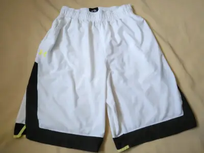 Short deportivo de hombre under armour - miniatura 1