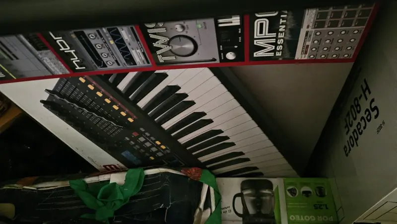 Teclado controlador MIDI usado