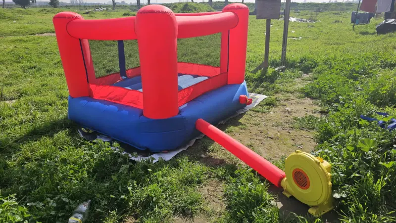 Castillo inflable rojo y azul - 2