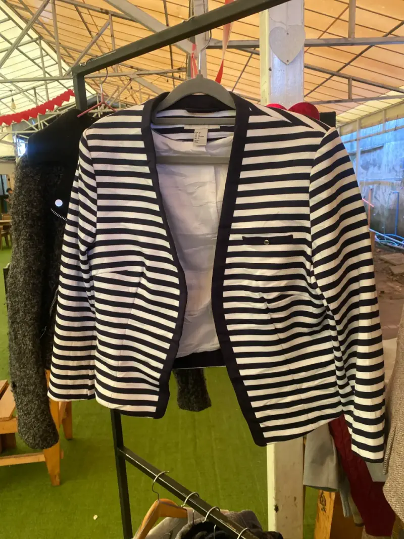 Blazer rayado blanco y negro - 1