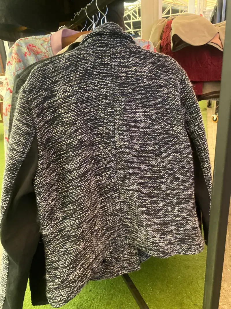 Chaqueta gris con cierre asimétrico - 2
