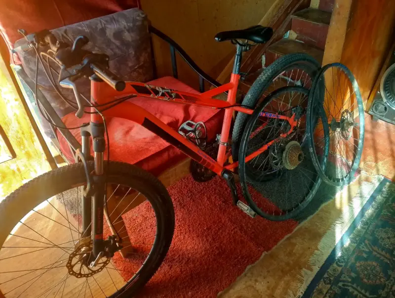 Bicicleta de montaña naranja - 1