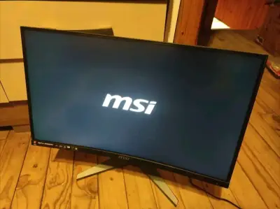 Monitor MSI 24 pulgadas Gamer Curvo - miniatura 2