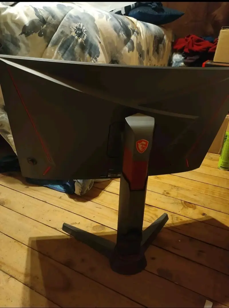 Monitor MSI 24 pulgadas Gamer Curvo - 3