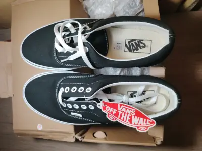 Zapatillas negras Vans en caja nuevas - miniatura 4